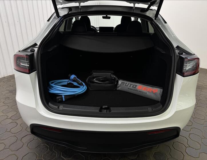 Tesla Model Y 28