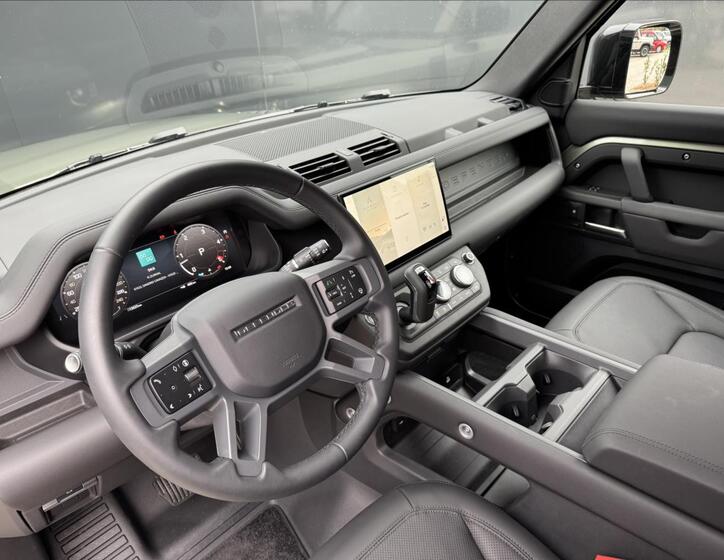 Land Rover Defender 9