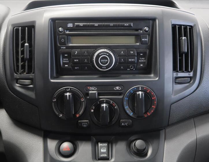 Nissan NV200 21