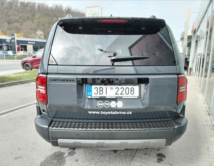 Toyota Land Cruiser 4