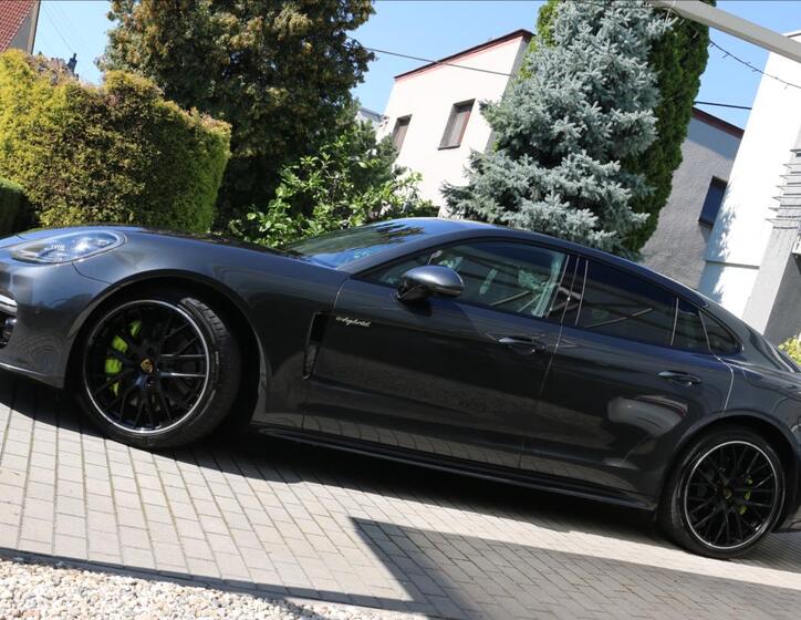 Porsche Panamera 19
