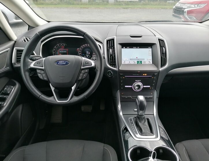 Ford S-MAX 8