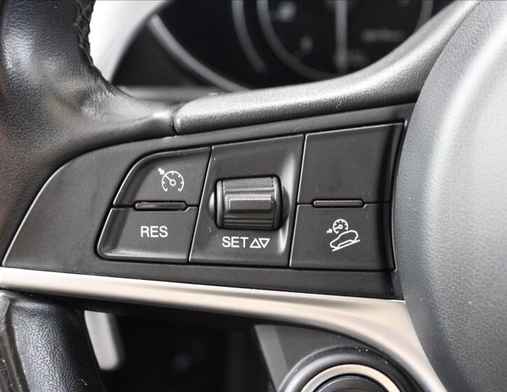 Alfa Romeo Stelvio 18