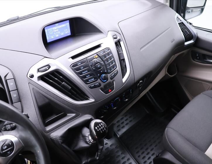 Ford Tourneo Custom 22