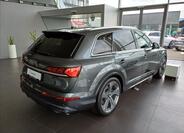Audi Q7 4