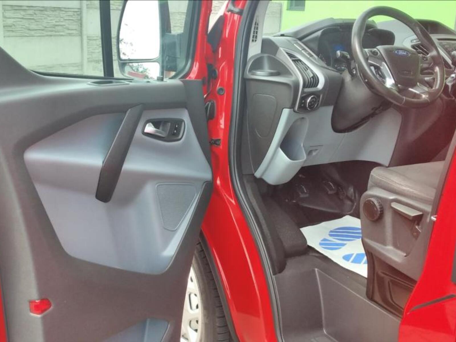 Ford Transit Custom 8