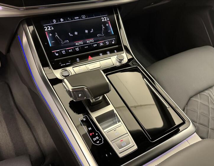 Audi Q8 16