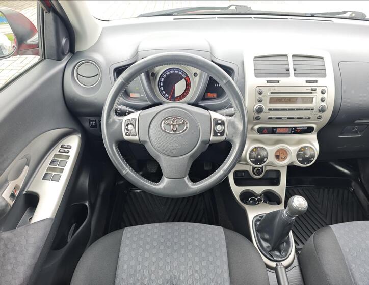 Toyota Urban Cruiser 16