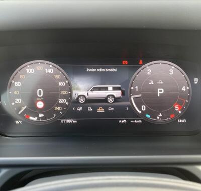 Land Rover Defender 34