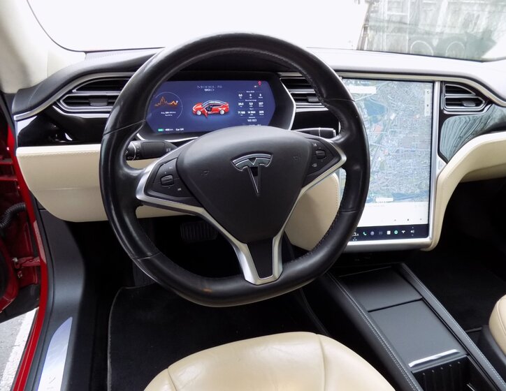 Tesla Model S 23