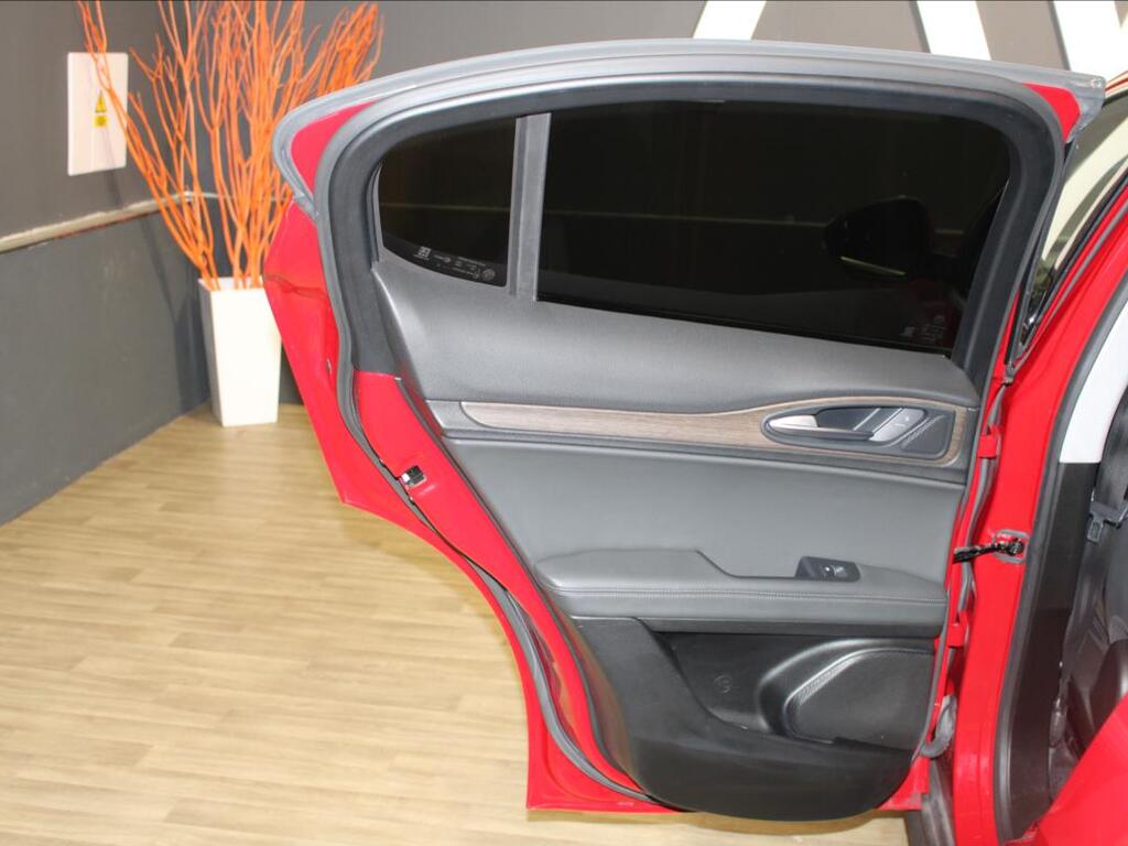 Alfa Romeo Stelvio 18
