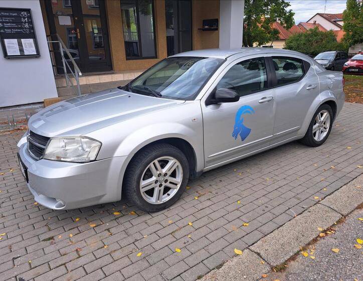 Dodge Avenger 4