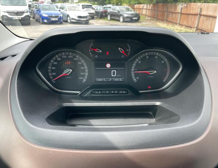 Peugeot Rifter 9
