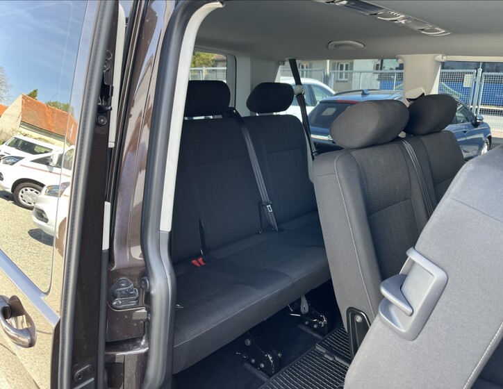 Volkswagen Caravelle 27
