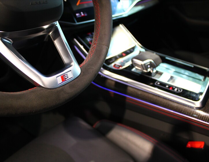 Audi SQ8 13