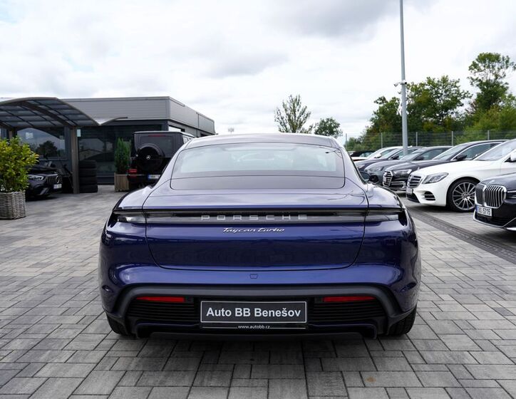 Porsche Taycan 5