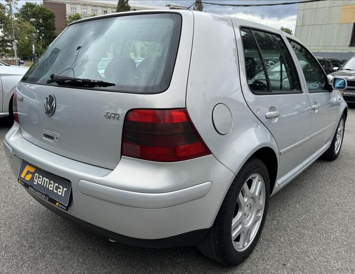 Volkswagen Golf 11