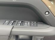 Land Rover Defender 25