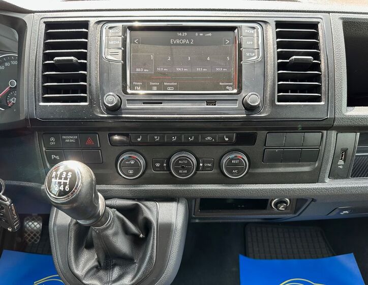 Volkswagen Caravelle 11