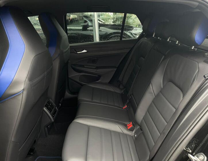 Volkswagen Golf 16