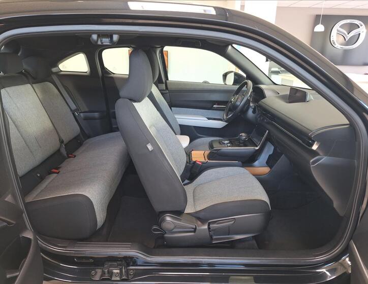 Mazda MX-30 7