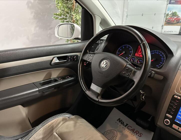 Volkswagen Touran 16