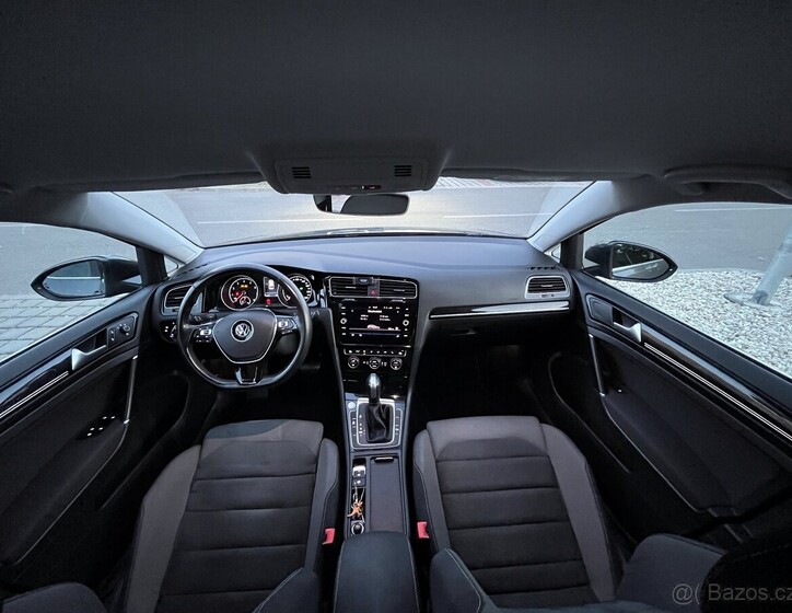 Volkswagen Golf 9