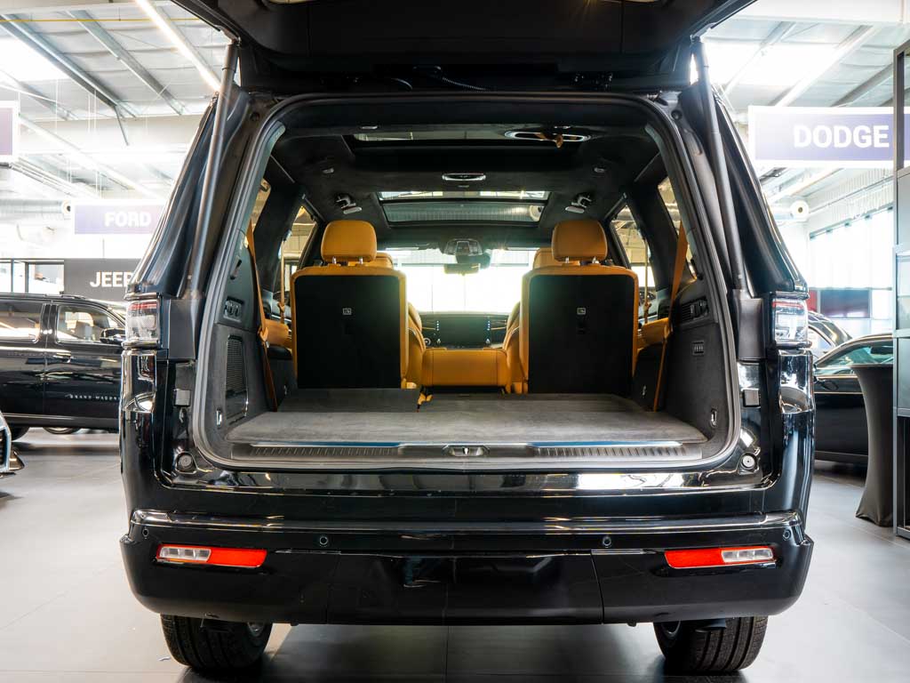 Jeep Grand Wagoneer