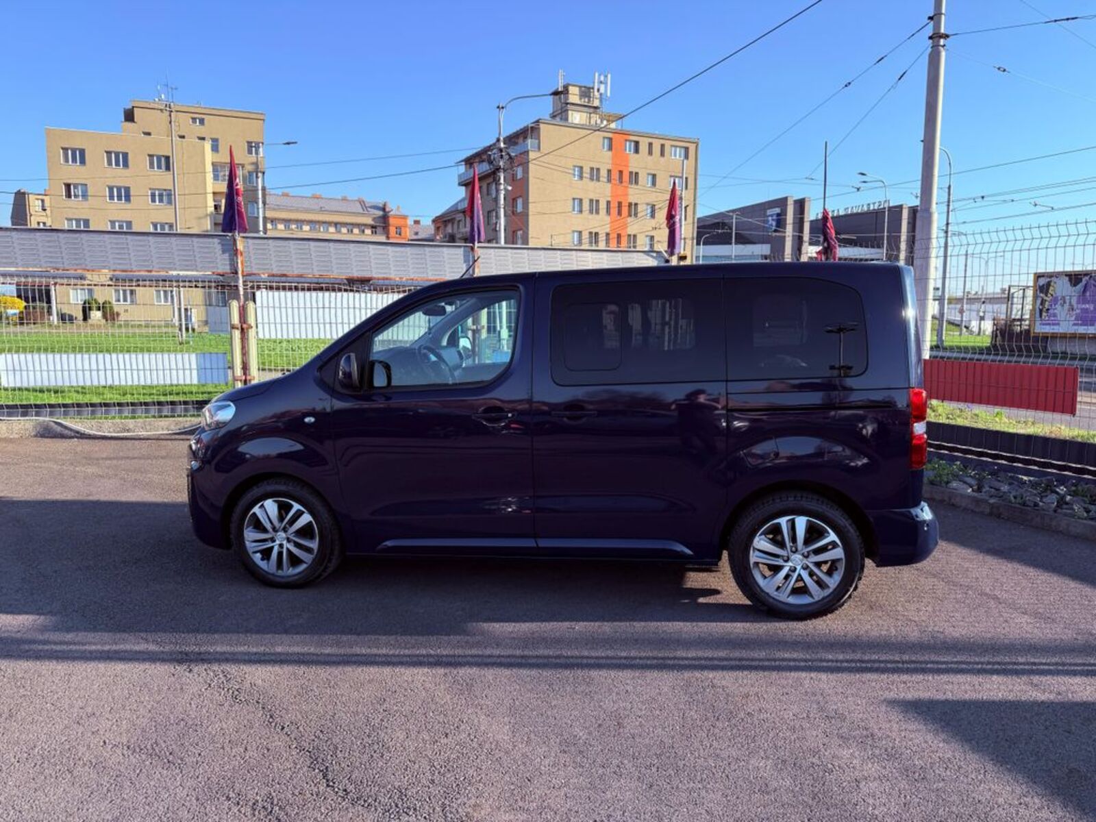 Peugeot Traveller 6