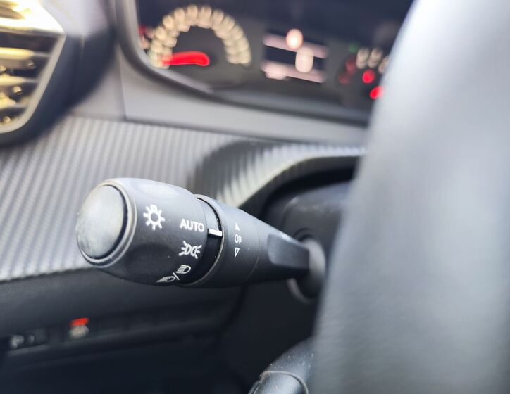 Peugeot 208 26