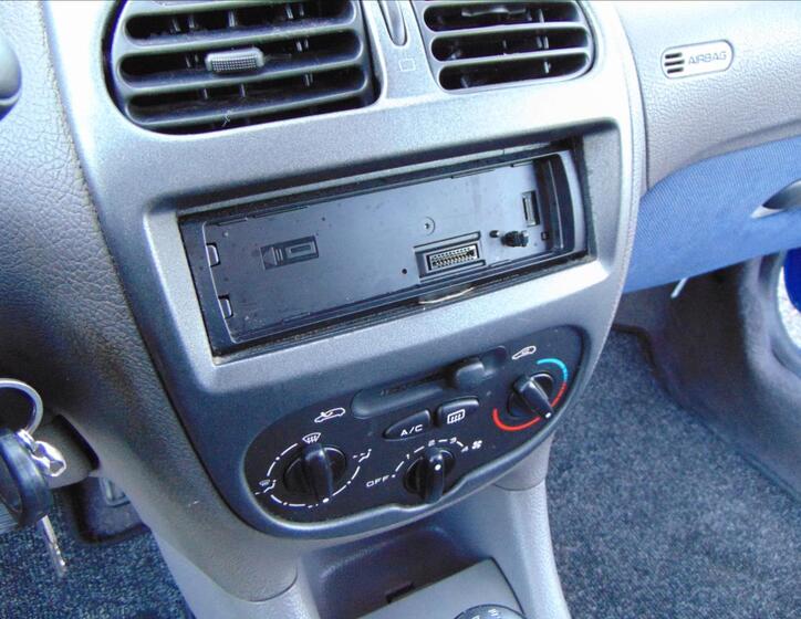 Peugeot 206 17