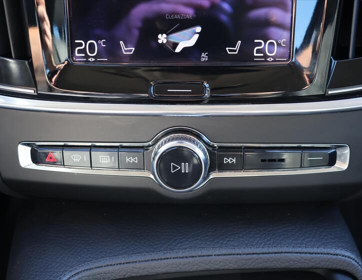 Volvo S90 23