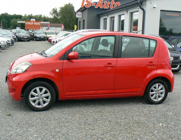 Daihatsu Sirion 1