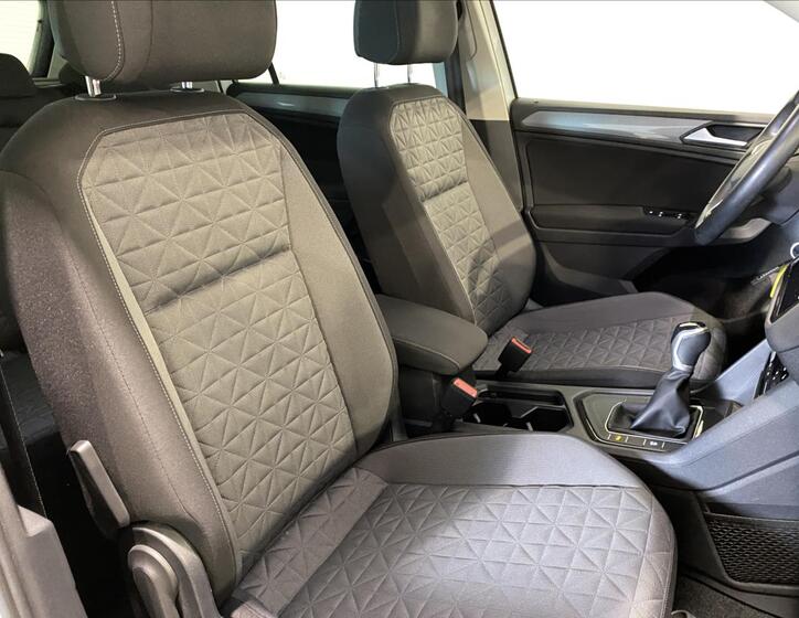 Volkswagen Tiguan 8