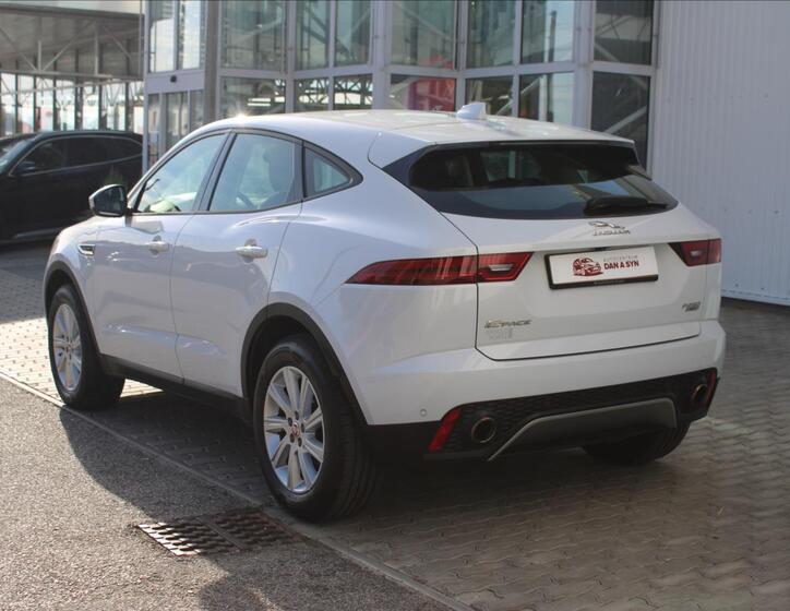 Jaguar E-Pace 4