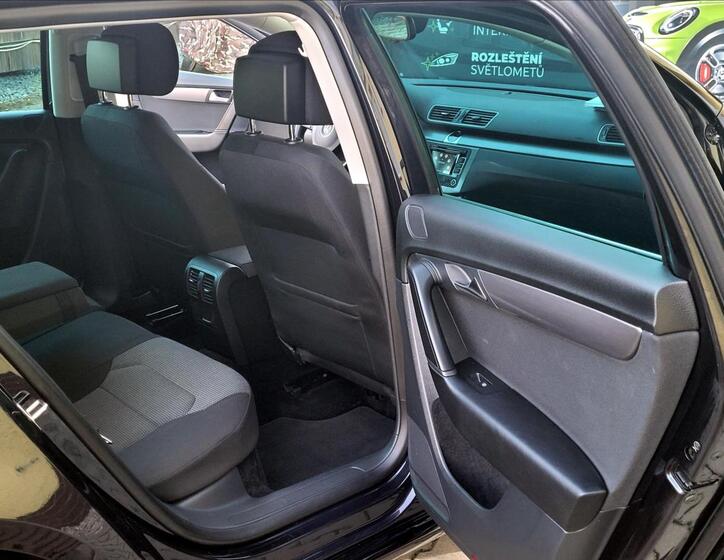 Volkswagen Passat 25