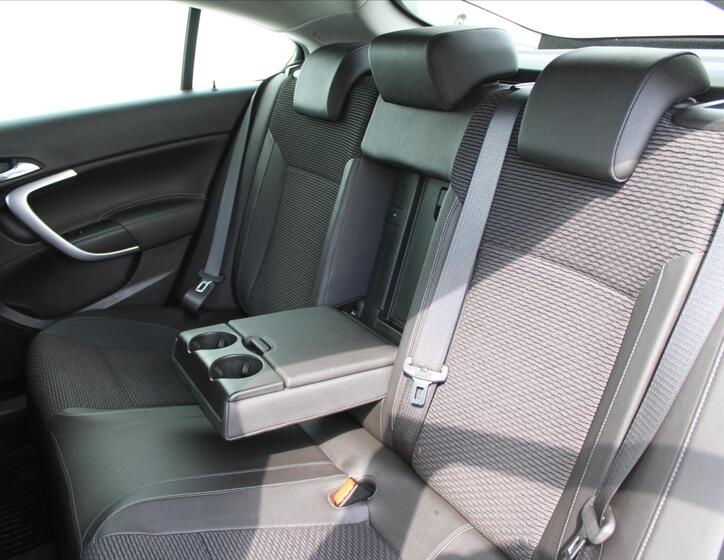 Opel Insignia 11