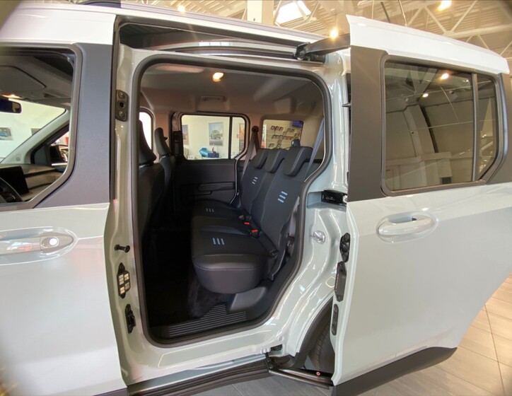 Ford Tourneo Courier 7