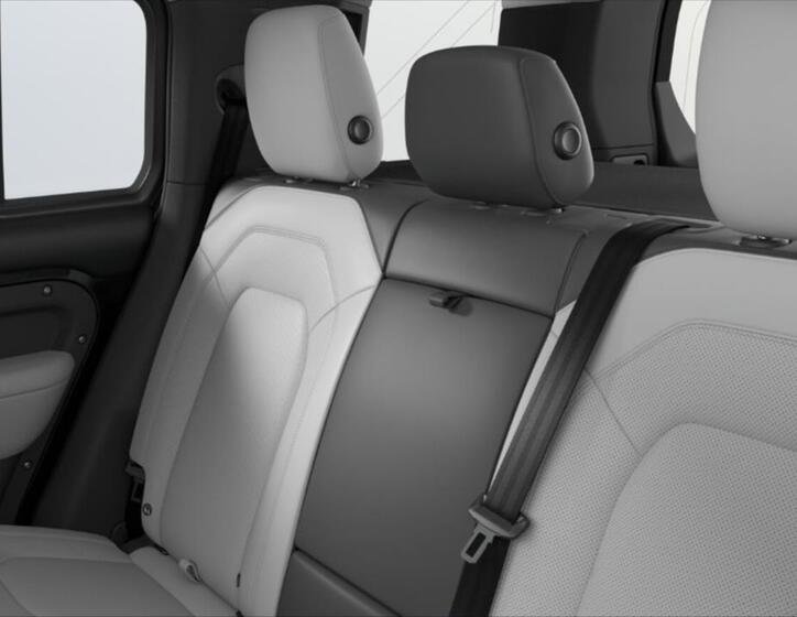 Land Rover Defender 8