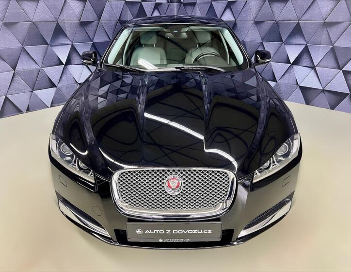 Jaguar XF 3