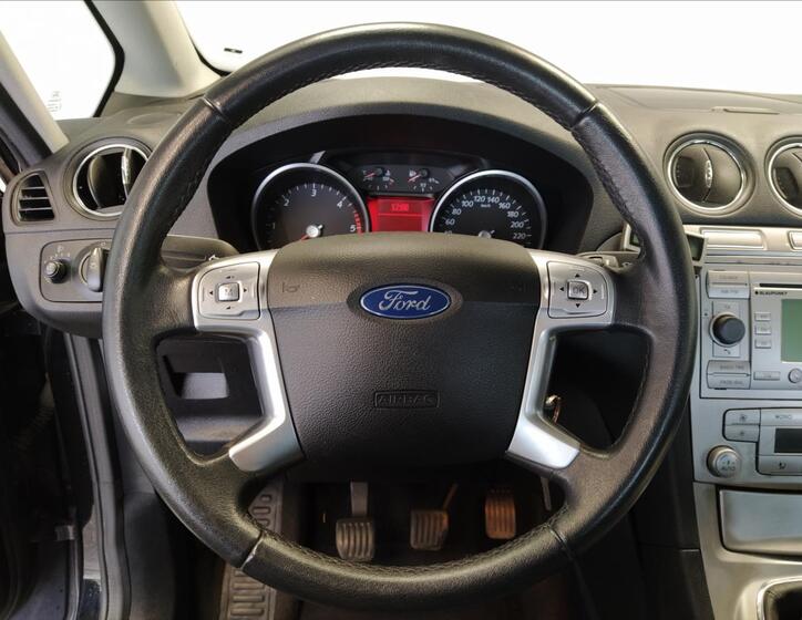 Ford Galaxy 18