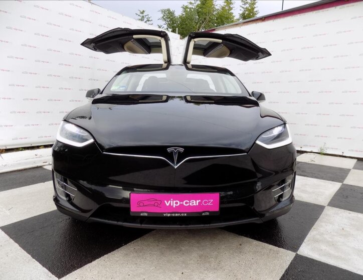 Tesla Model X 6