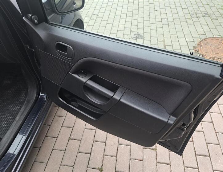 Ford Fiesta 33