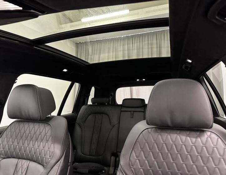 BMW X7 13