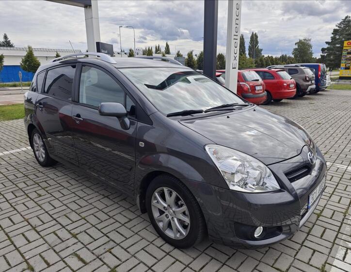 Toyota Corolla Verso 8