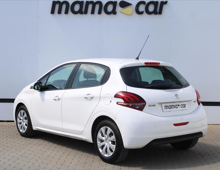 Peugeot 208 5