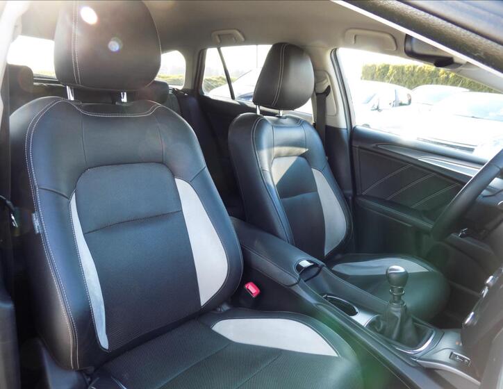 Toyota Avensis 25