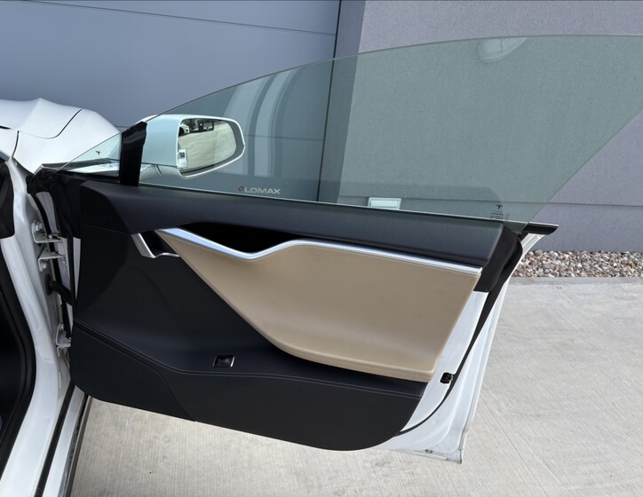Tesla Model S 24