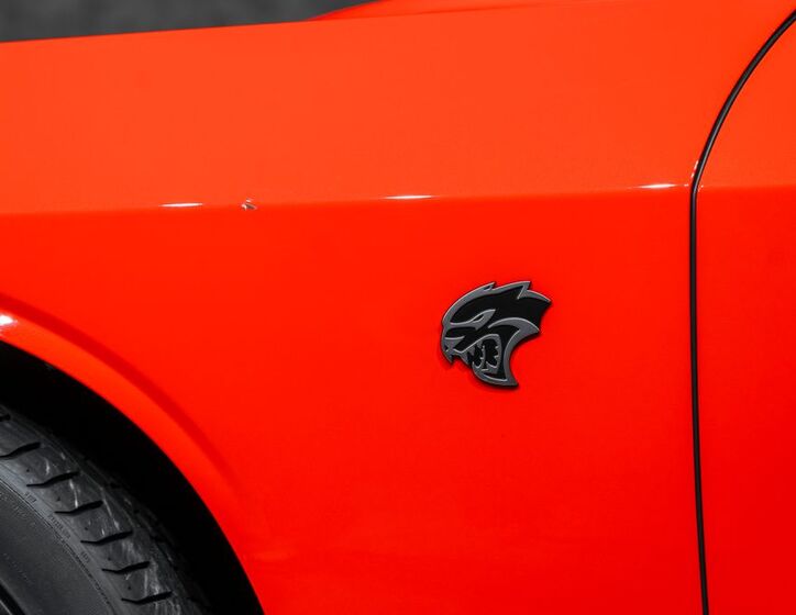 Dodge Challenger 6