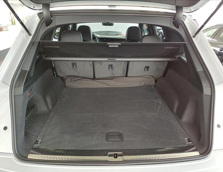 Audi Q7 11